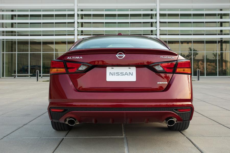  Nissan Altima Platinum Edition ONE 2018 года  (фото 5 из 25)